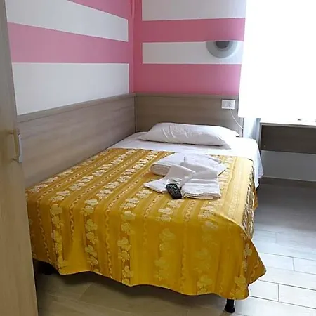 Leonardo Da Vinci Hotel *