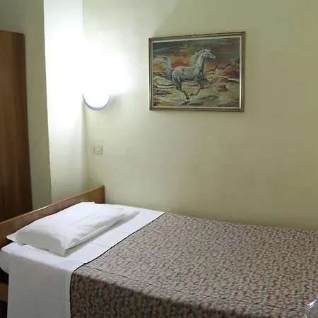 Leonardo Da Vinci Hotell *